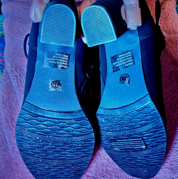 NWT SEXY💋 8.5 Black velvety suede with lace trim high block heels ankle boots - Picture 5 of 8